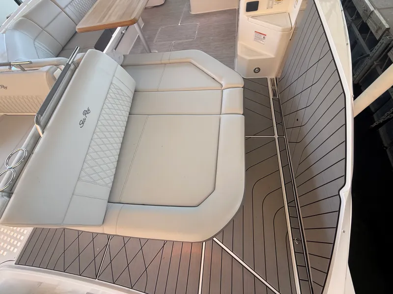 Slide: The Image of Sea Ray SLX 400 Outboard 2026 - 21