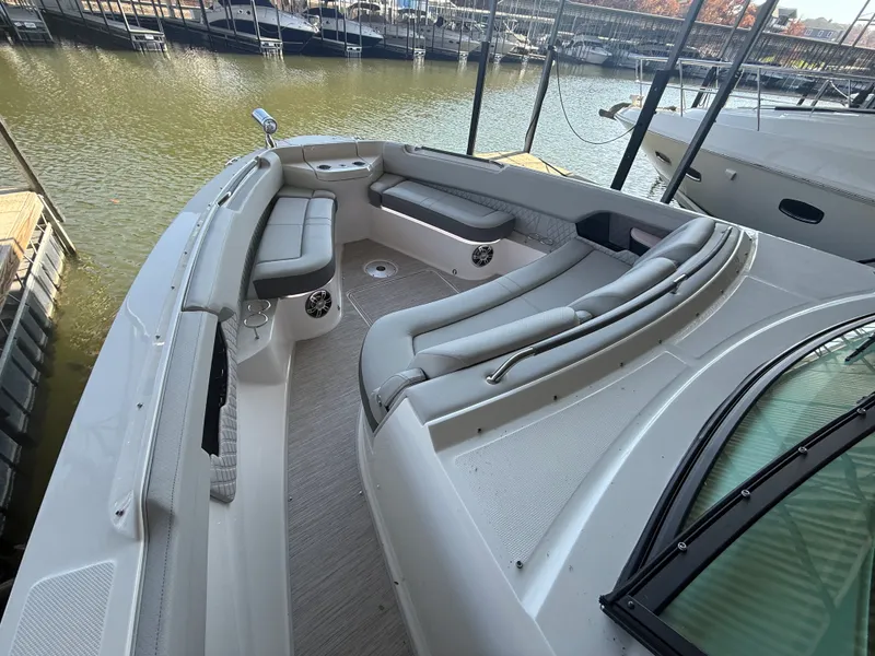 Slide: The Image of Sea Ray SLX 400 Outboard 2026 - 25