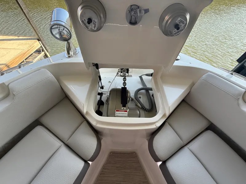 Slide: The Image of Sea Ray SLX 400 Outboard 2026 - 28