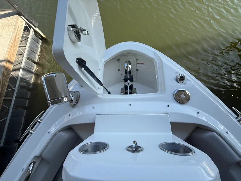 Slide: The Image of Sea Ray SLX 400 Outboard 2026 - 29