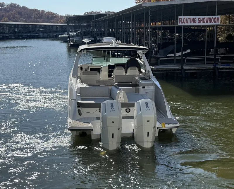 Slide: The Image of Sea Ray SLX 400 Outboard 2026 - 3