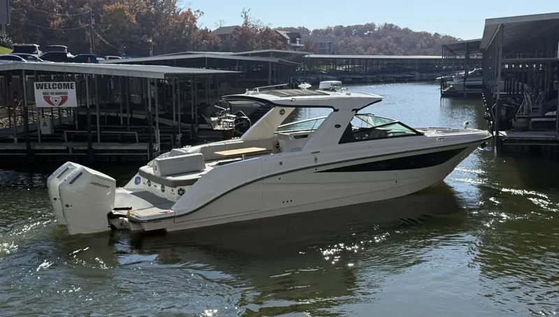 Slide: The Image of Sea Ray SLX 400 Outboard 2026 - 4