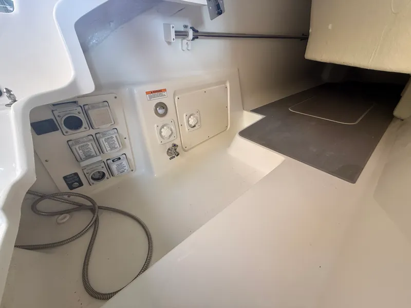 Slide: The Image of Sea Ray SLX 400 Outboard 2026 - 44