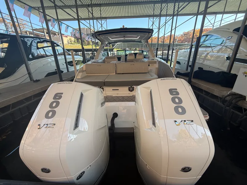 Slide: The Image of Sea Ray SLX 400 Outboard 2026 - 58