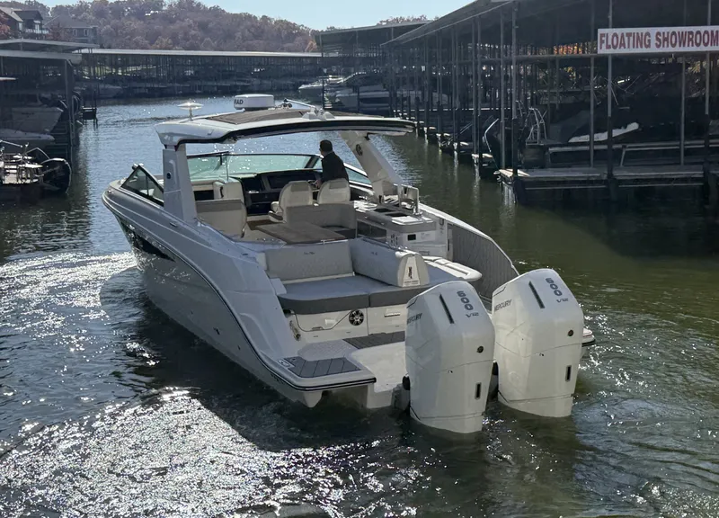 Slide: The Image of Sea Ray SLX 400 Outboard 2026 - 6