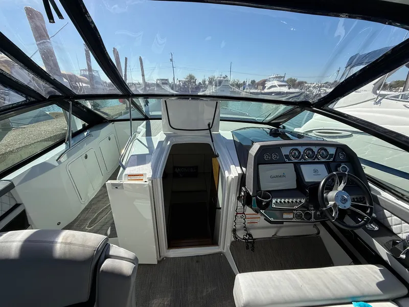 Slide: The Image of Cruisers Yachts 328 SPORT 2015 - 10