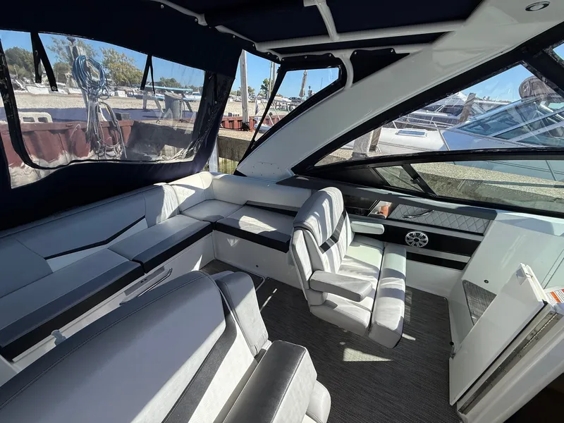 Slide: The Image of Cruisers Yachts 328 SPORT 2015 - 12