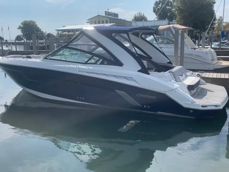 Slide: The Image of Cruisers Yachts 328 SPORT 2015 - 2