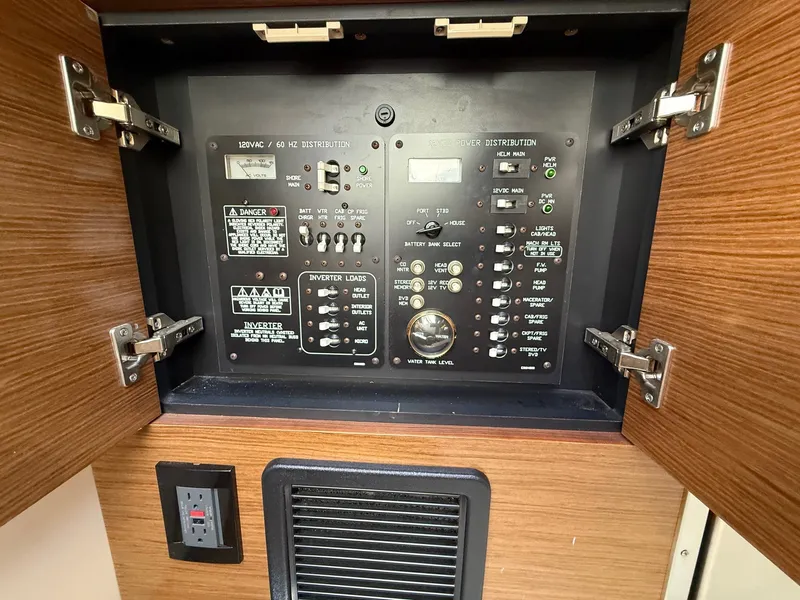 Slide: The Image of Cruisers Yachts 328 SPORT 2015 - 23