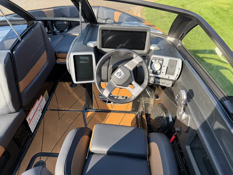 Slide: The Image of Malibu WAKESETTER 23 LSV 2022 - 2