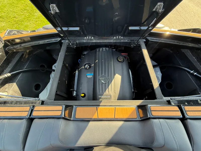 Slide: The Image of Malibu WAKESETTER 23 LSV 2022 - 7