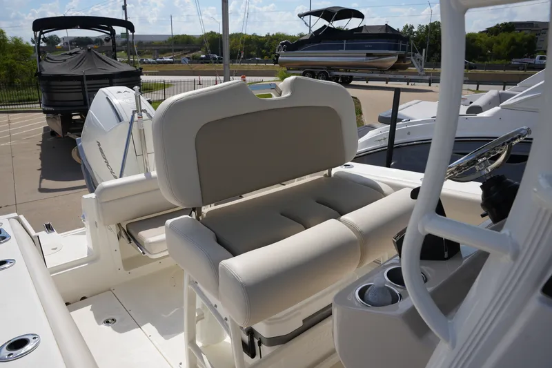 Slide: The Image of Boston Whaler 230 Outrage 2026 - 11