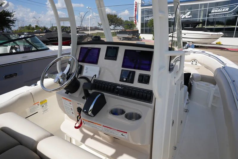Slide: The Image of Boston Whaler 230 Outrage 2026 - 14