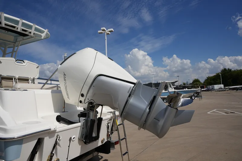 Slide: The Image of Boston Whaler 230 Outrage 2026 - 3