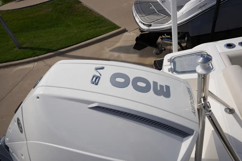 Slide: The Image of Boston Whaler 230 Outrage 2026 - 4