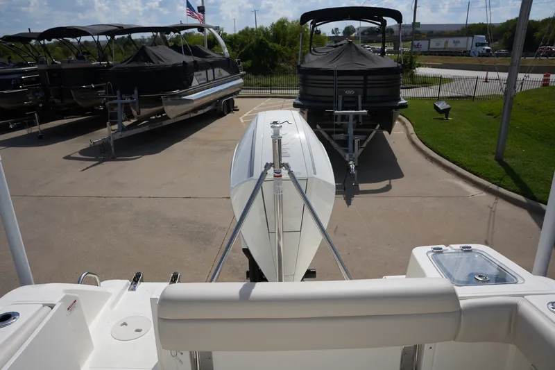 Slide: The Image of Boston Whaler 230 Outrage 2026 - 5