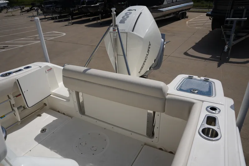 Slide: The Image of Boston Whaler 230 Outrage 2026 - 6