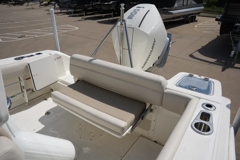 Slide: The Image of Boston Whaler 230 Outrage 2026 - 7