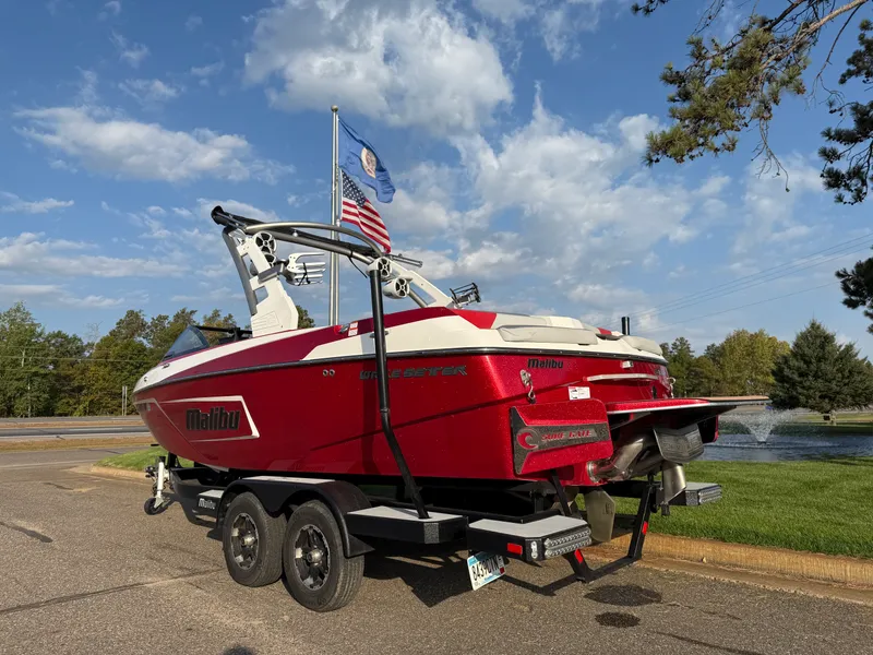 Slide: The Image of Malibu 22LSV 2019 - 10