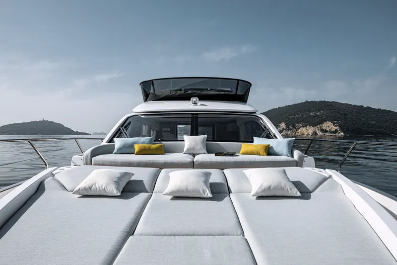 Slide: The Image of Azimut Fly 53 2026 - 10