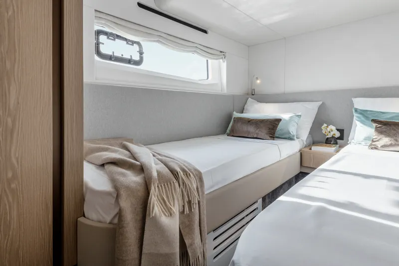 Slide: The Image of Azimut Fly 53 2026 - 18