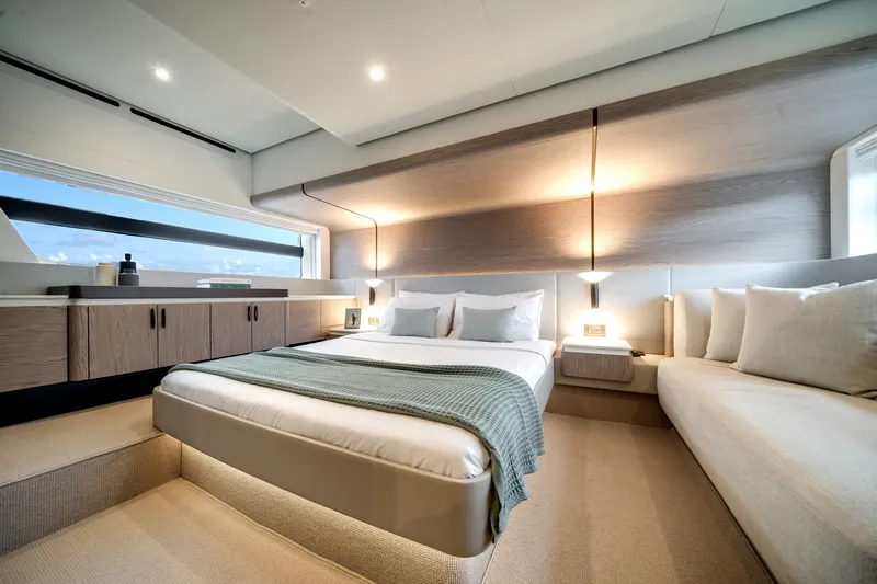 Slide: The Image of Azimut Fly 53 2026 - 37