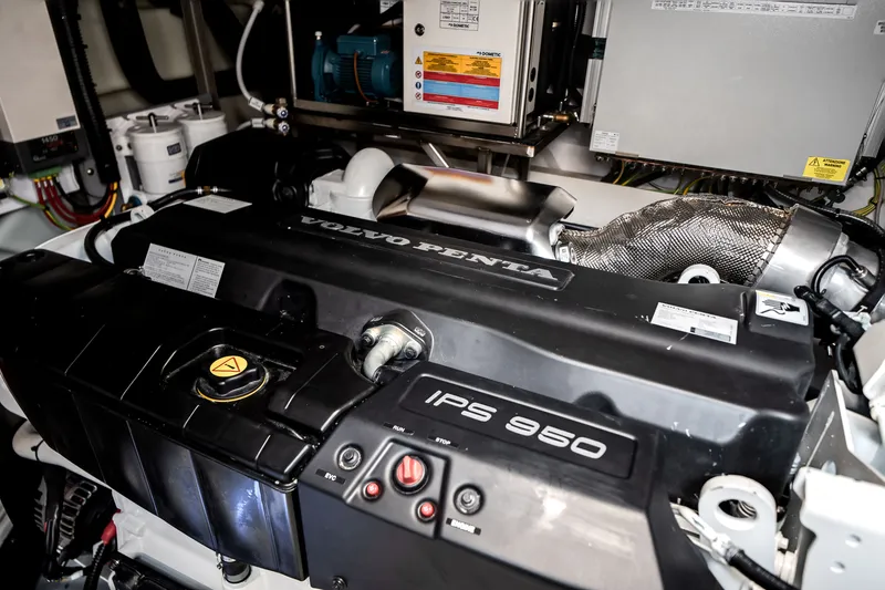 Slide: The Image of Azimut Fly 53 2026 - 68