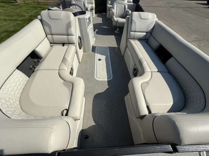 Slide: The Image of Crest Caribbean LX 230 2022 - 2