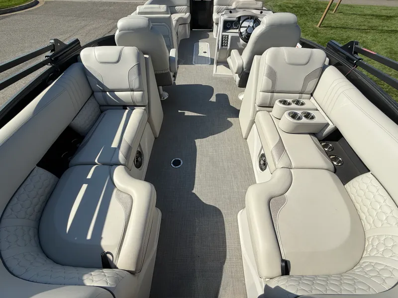 Slide: The Image of Crest Caribbean LX 230 2022 - 7