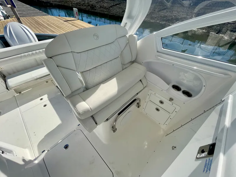 Slide: The Image of EdgeWater 28CX 2022 - 16