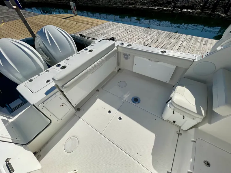 Slide: The Image of EdgeWater 28CX 2022 - 6