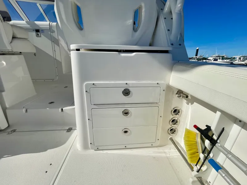 Slide: The Image of EdgeWater 28CX 2022 - 8