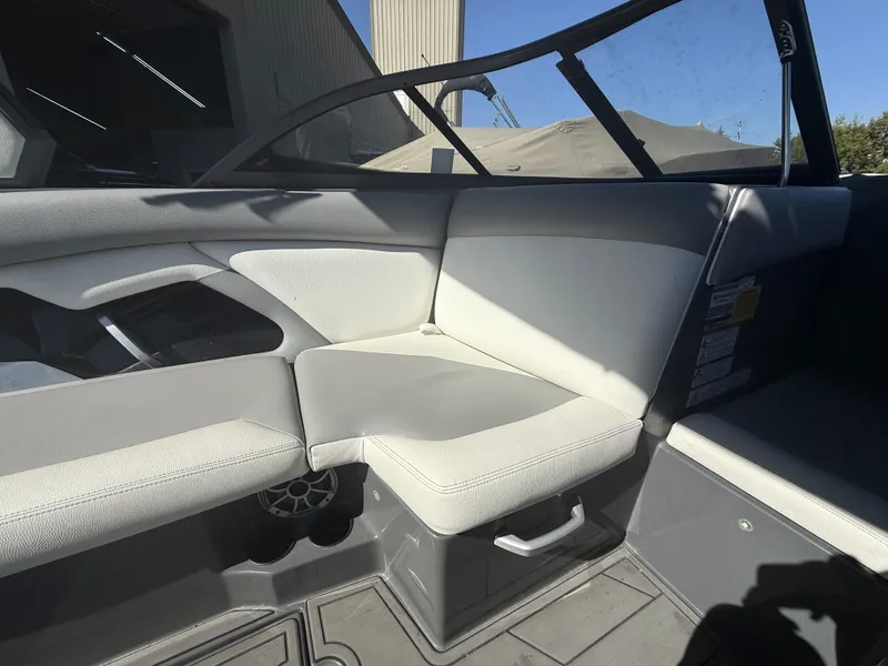 Slide: The Image of Tige R21 2018 - 14