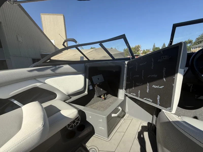 Slide: The Image of Tige R21 2018 - 16