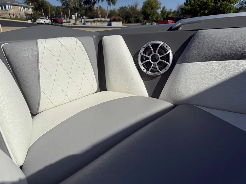 Slide: The Image of Tige R21 2018 - 19