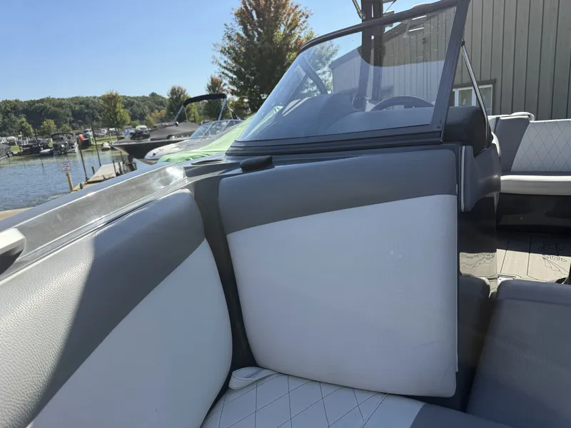 Slide: The Image of Tige R21 2018 - 21