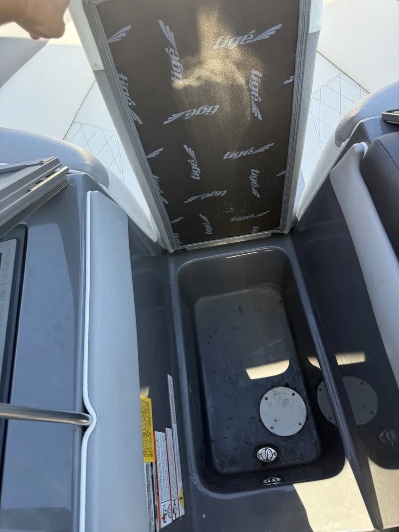 Slide: The Image of Tige R21 2018 - 22