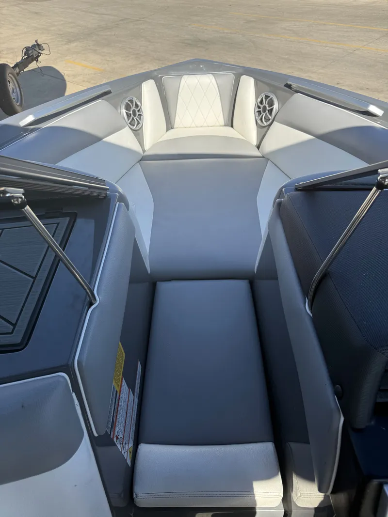 Slide: The Image of Tige R21 2018 - 23