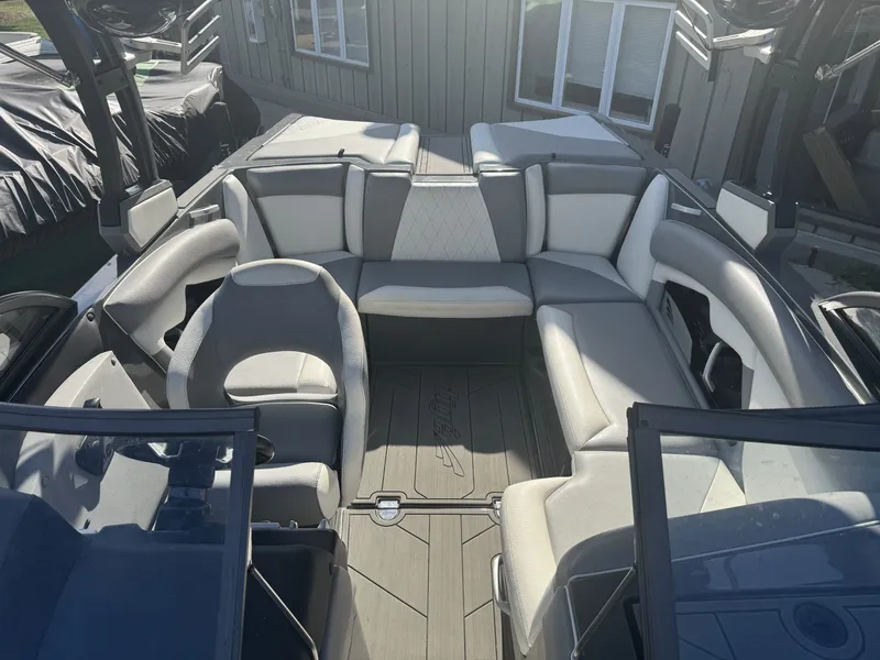 Slide: The Image of Tige R21 2018 - 5