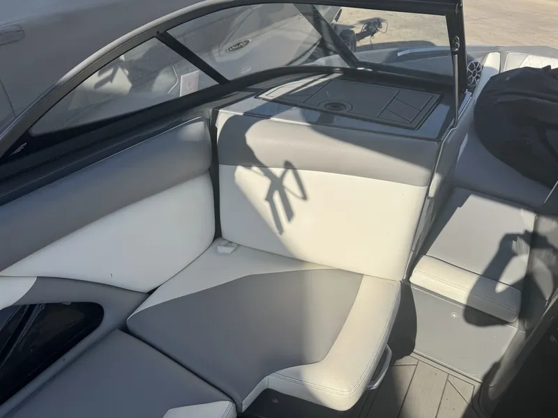 Slide: The Image of Tige R21 2018 - 7