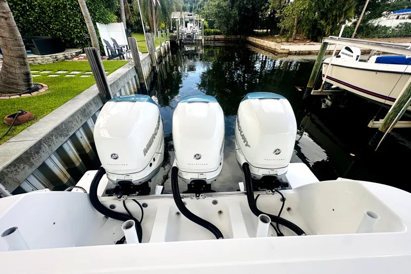 The Image of Intrepid 375 Center Console 2018 - 0