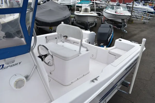Slide: The Image of Pro Line 20 Sport Center Console 2002 - 19