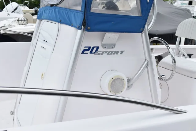 Slide: The Image of Pro Line 20 Sport Center Console 2002 - 18