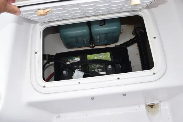 Slide: The Image of Pro Line 20 Sport Center Console 2002 - 28
