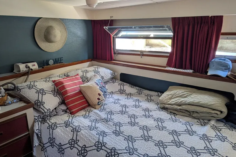 Slide: The Image of Bertram 42 Flybridge Motor Yacht 1975 - 15