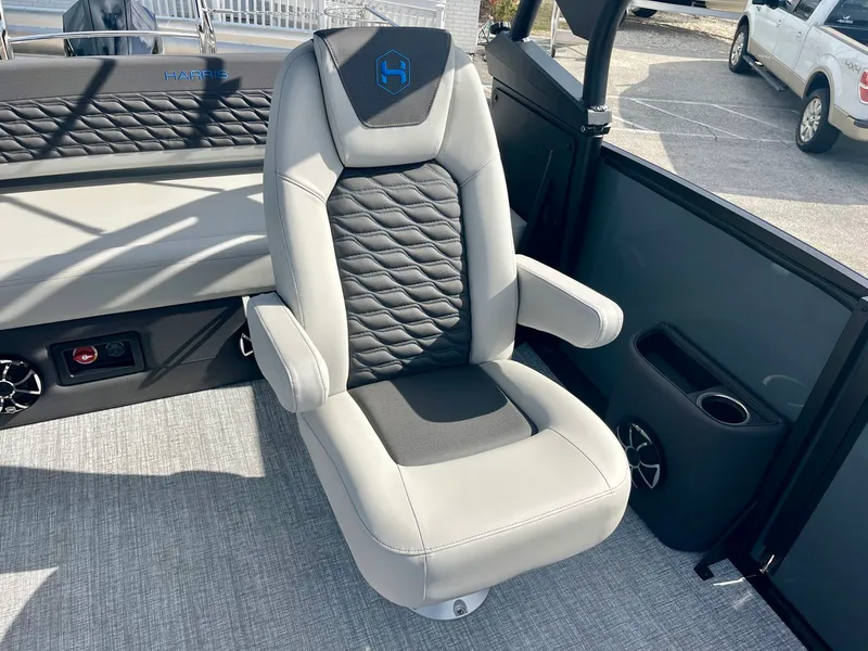 Slide: The Image of Harris Sunliner 230S 2026 - 13