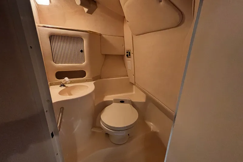Slide: The Image of Sea Ray 280 Sun Sport 2000 - 12