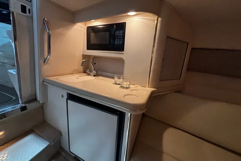 Slide: The Image of Sea Ray 280 Sun Sport 2000 - 11