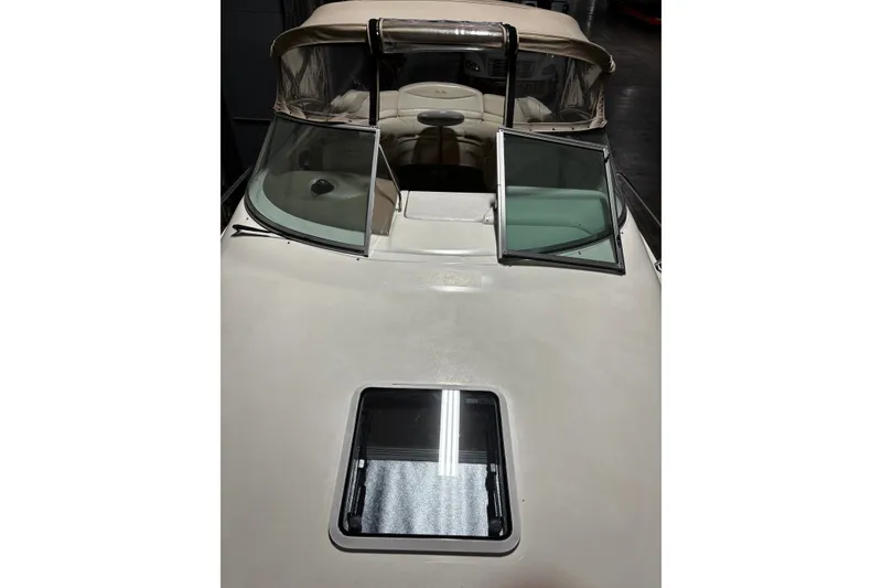 Slide: The Image of Sea Ray 280 Sun Sport 2000 - 16