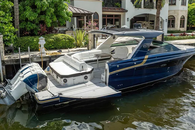 Slide: The Image of Sea Ray SLX 400 2019 - 1